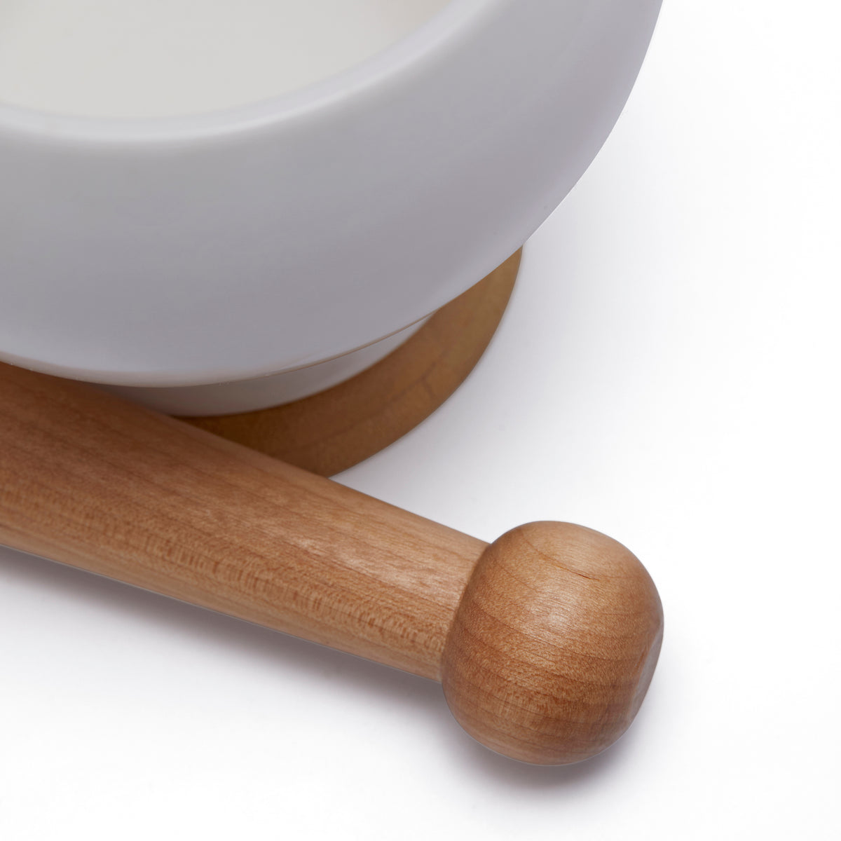 Simply Kitchen GOURMET GARLIC PRESS WITH BAMBOO PESTLE (10.54CM WHITE) 10.54 CM / White